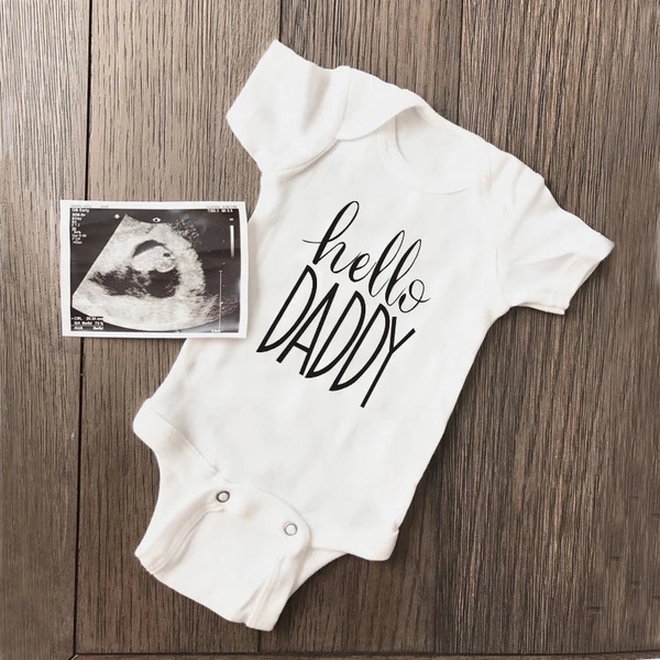 Baby Clothing Online - 夏の新生児幼児の少年少女のボディスーツ半袖ハローパパプリントベビーロンパース白ジャンプスーツ衣装ベビーパパ服
